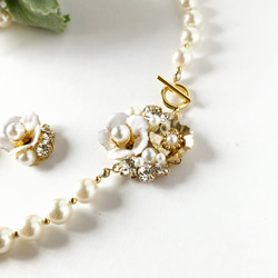 White x Gold Flower Corsage 珍珠項鍊&amp;耳環/耳環 第4張的照片