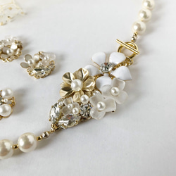白色花束 Corsage 珍珠項鍊和耳環 / 耳環 第2張的照片