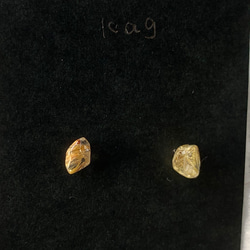 SALE ゴールドルチルクオーツの小ぶりピアス 5枚目の画像