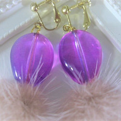 紫ビーズとファーのイヤリング 3枚目の画像