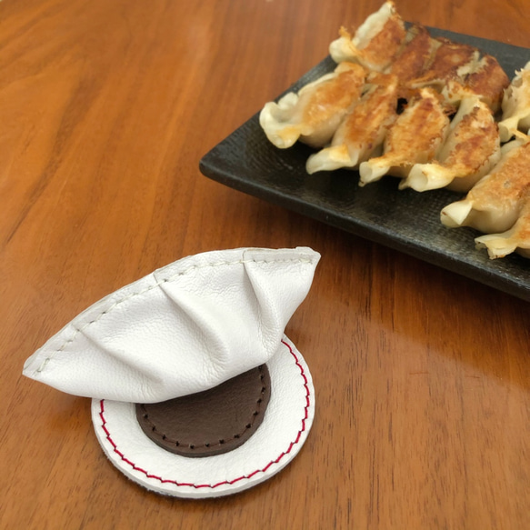 餃子ポーチと酢醤油の印鑑マット【受注製作につき、発送の目安をご確認ください】 1枚目の画像