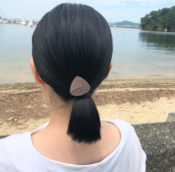 栗のヘアゴム【受注製作につき、発送の目安をご確認ください】 1枚目の画像