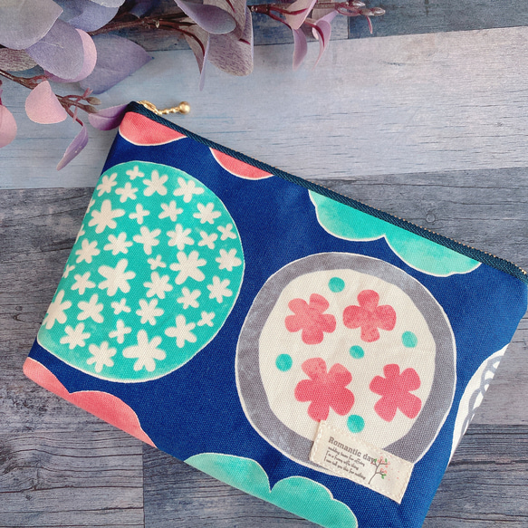 北欧のまあるいお花︎ꕤマチ付き コスメポーチ マルチポーチ ポーチ  