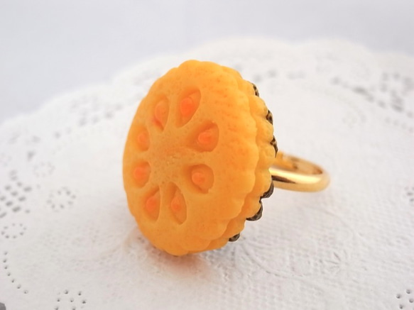 オレンジクッキーのデコパーツのリング　フリーサイズ 2枚目の画像