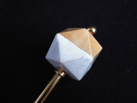 かんざし　木製の多角形ビーズ　白 1枚目の画像