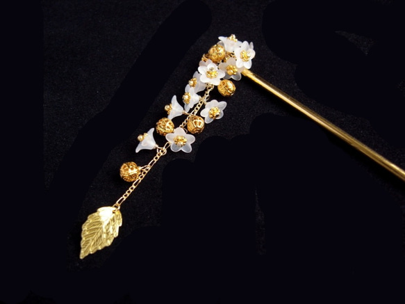 Kanzashi 鐘形冰花珠小花和黃金 第2張的照片