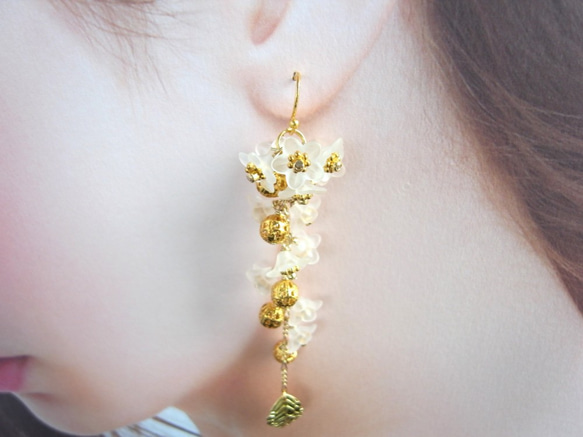 耳環 Suzusei Ice Flower Beads Small Flowers &amp; Gold Earrings 第2張的照片