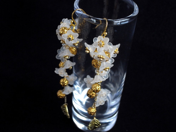 耳環 Suzusei Ice Flower Beads Small Flowers &amp; Gold Earrings 第4張的照片