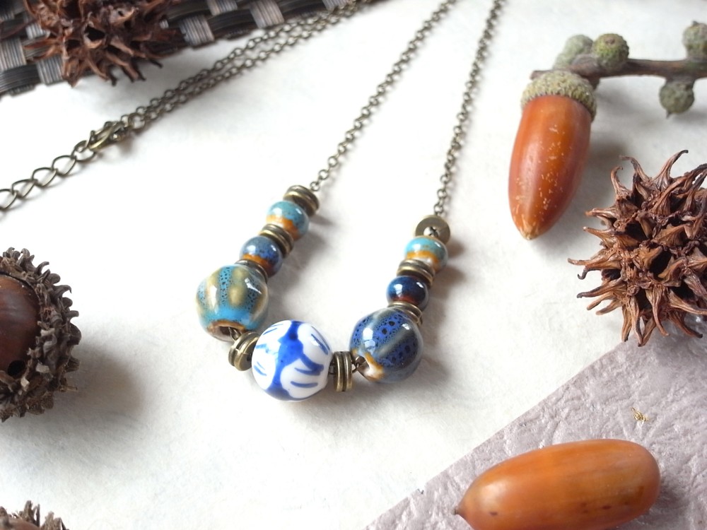 ネックレス　青い陶器ビーズ　和風　アジアン　アンティークゴールド　ブルー　ホワイト　白　水色