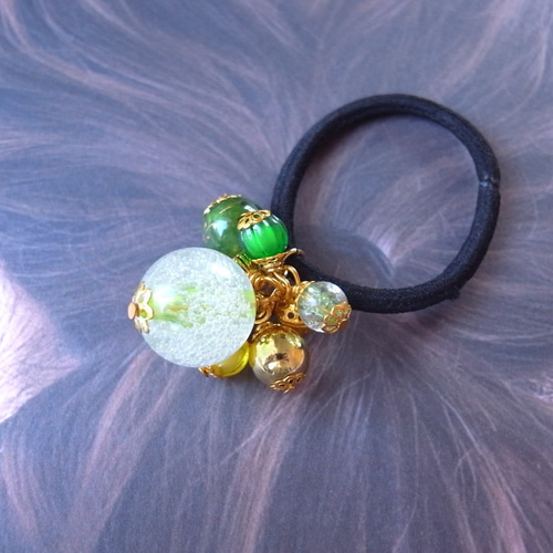 ヘアゴム グリーンの泡玉シュワシュワビーズ ヘアゴム Kana