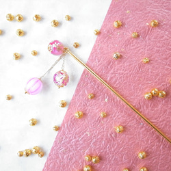 Kanzashi粉紅櫻桃珠和bonbori風格珠子，一個髮夾和一個髮夾 第4張的照片
