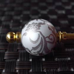 Kanzashi 仿古植物金色和白色珍珠珠 一顆大球 插入一個髮夾 第4張的照片