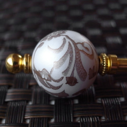 Kanzashi 仿古植物金色和白色珍珠珠 一顆大球 插入一個髮夾 第5張的照片