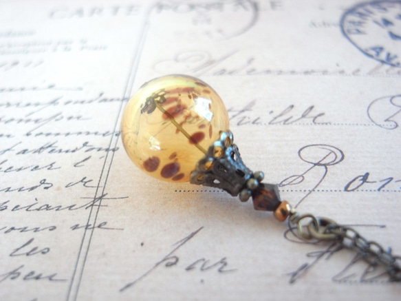 琥珀の様な黄色と茶色ドットの吹きガラスのネックレス　小玉 4枚目の画像