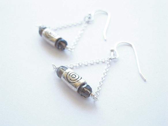 Swing Earrings Swirl Silver Beads and Smoky Quartz 第3張的照片