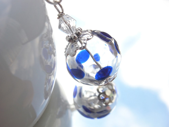 深藍色圓點吹製玻璃項鍊，如夏日祭兒玉的悠悠球 第2張的照片