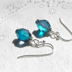 夏季一粒耳環深海切玻璃珠等藍色和深藍色的穿刺 第1張的照片