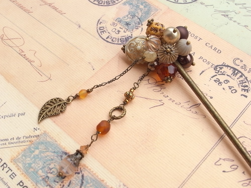 かんざし　ヴィンテージ調ベージュビーズ　秋　和モダン　茶色　ベージュ　リーフ　葉　アンティークゴールド　0005