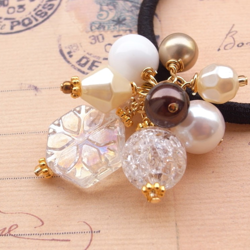 ビーズ雪の結晶ヘアゴム ヘアゴム 雪の結晶のガラスビーズ クリア 白 透明 パール 大きめ