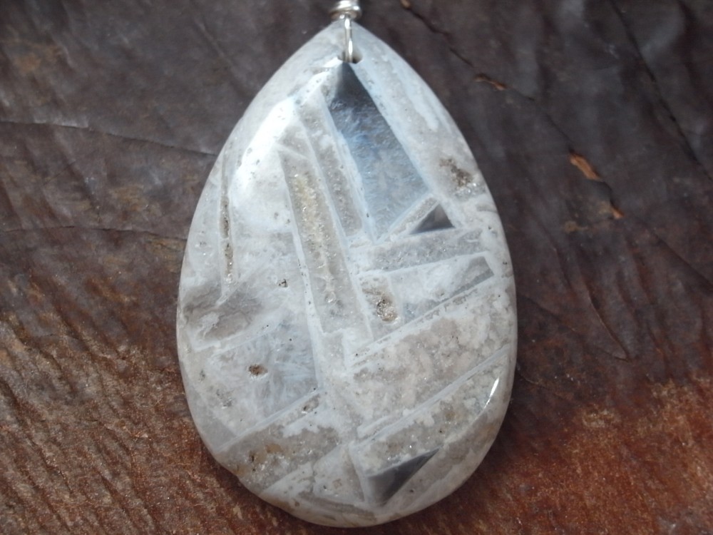 雫ネックレス　バンブーリーフアゲート　灰色　グレー　天然石　雫　シズク　しずく　ナチュラル　ヨガ　大きめ