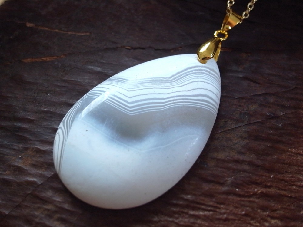 ネックレス　ホワイトスクラブストライプアゲート　B　白　ナチュラル　雫　シズク　しずく　めのう　メノウ　天然石　縞