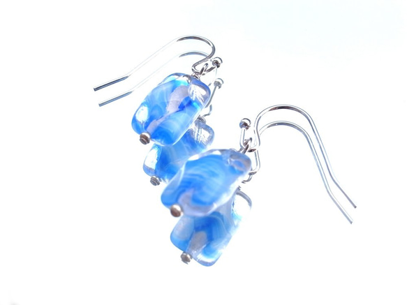 單耳環 豐滿的方形玻璃珠像糖果藍 第4張的照片