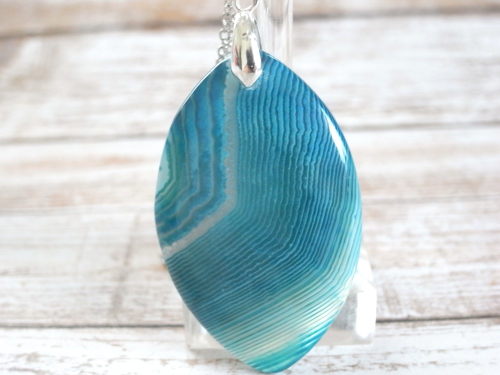 ネックレス　ブルーオニキスアゲート　マーキーズ8　青　水色　海　夏　涼しげ　波　縞　ストライプ　大きめ　ナチュラル