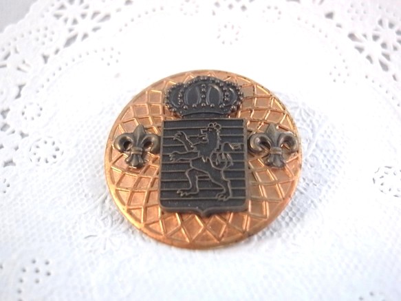 復古獎章、獅子和皇冠徽章吊飾胸針 第5張的照片