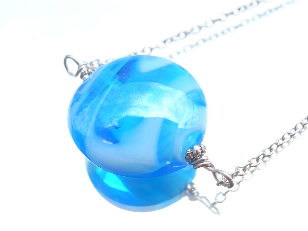 一点物のペンダント、トンボの羽は淡水真珠、頭、しっぽは珊瑚