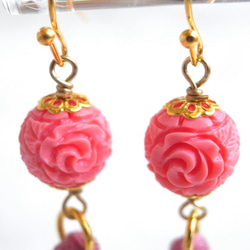 耳環皂雕風格玫瑰珠和粉紅色流蘇 第4張的照片