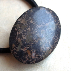 頭髮彈性天然石材，如植物畫，黑梅花碧玉 第4張的照片