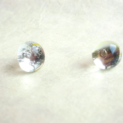 ピアス　水滴の様なぷっくりガラスカボション　クリアカラー 5枚目の画像