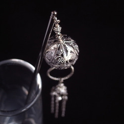 亞洲鏤空珠子和鍊式流蘇銀像髮夾 第2張的照片