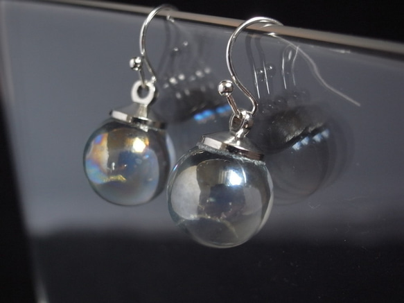 ピアス　シャボン玉のようなガラス玉のピアス　透明クリアカラー 5枚目の画像