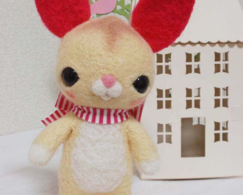 ✿羊毛フェルト✿みや様✿グレー羊さん✿たんぽぽ✿ハチさん、他✿ ポッポちゃん☆ 羊毛フェルト Yukiahi 通販 530930｜Creema