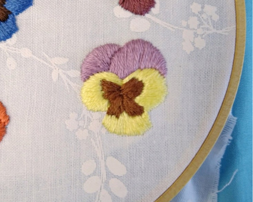（ 美品 ）「  パンジー  」【  刺繍額 】刺繍画 パンジーの額 : 刺繍のじかん