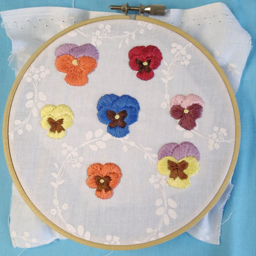（ 美品 ）「  パンジー  」【  刺繍額 】刺繍画 パンジーの額 : 刺繍のじかん