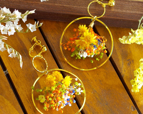 咲いた花 かすみ草 ボタニカル　かすみ草　大ぶり　イヤリング　ハンドメイド　ドライフラワー ドライフラワー 12マス ハンドメイド用 レジン イヤリング・ノンホールピアス