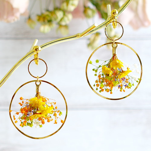 ドライフラワーイヤリングorピアス：スターフラワーとかすみ草の花束+
