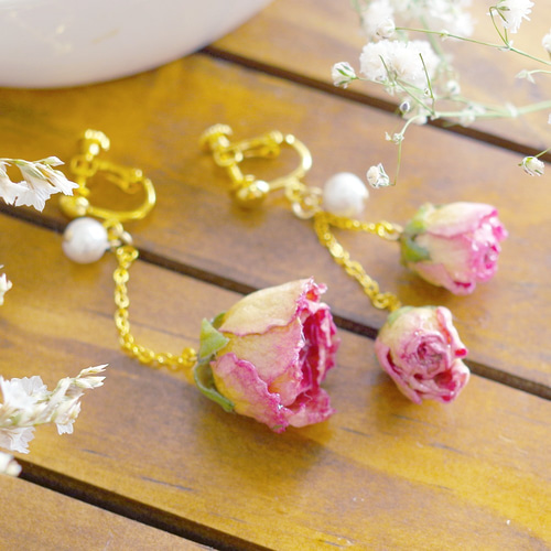 ドライフラワーイヤリングorピアス：薔薇（ピンク）：レジンシリーズ 