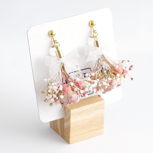 春の可愛いドライフラワーイヤリングorピアス：花束シリーズ：薄ピンク