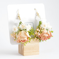 【-sold out-】ドライフラワーピアスorイヤリング：花束シリーズ：薄ピンクの薔薇 3枚目の画像