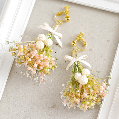 ドライフラワーイヤリングorピアス：かすみ草の花束シリーズ：ピンクと 