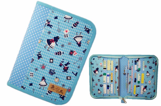 母子手帳ケース L ラウンドファスナータイプ アリス柄 ブルー （A5サイズの母子手帳に対応）　☆２人分収納可能☆