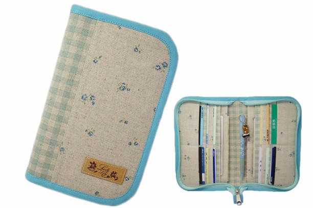 母子手帳ケース S ラウンドファスナータイプ 小花柄 ブルー （A6サイズの母子手帳に対応）　☆２人分収納可能☆