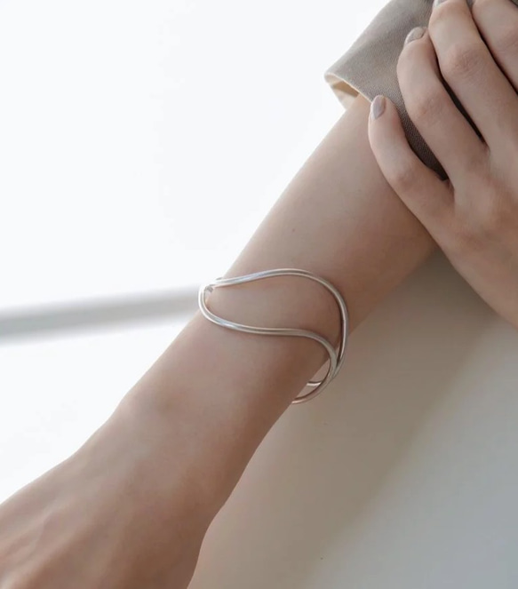【Silver Elegant Bracelet】オトナデザイン　シルバーバングル　上品なブレスレット 2枚目の画像