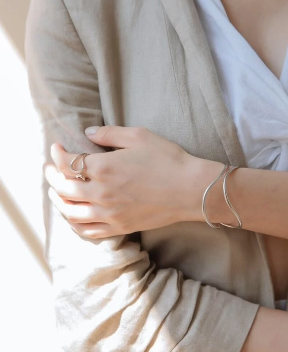【Silver Elegant Bracelet】オトナデザイン　シルバーバングル　上品なブレスレット 3枚目の画像