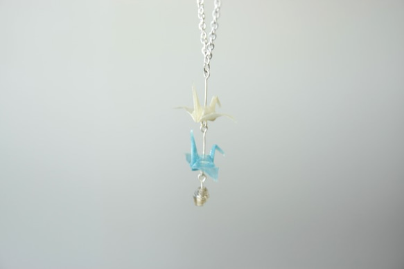 本美濃紙のジュエリー／OrigamiJewelry　「tsuru」　きなりいろ　みずいろ　　ネックレス 1枚目の画像