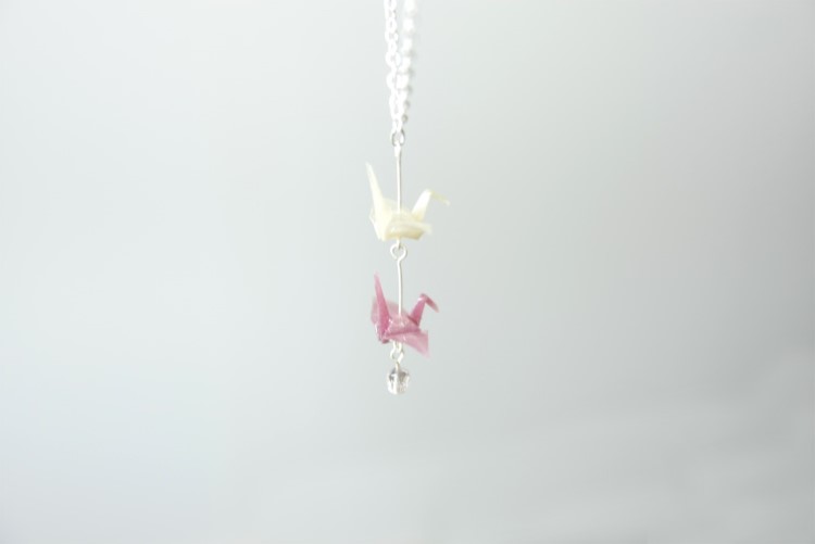 本美濃紙のジュエリー／OrigamiJewelry　「tsuru」　きなりいろ　うすべにいろ　　ネックレス