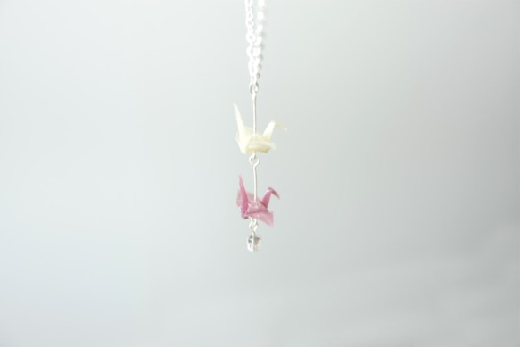 本美濃紙のジュエリー／OrigamiJewelry　「tsuru」　きなりいろ　うすべにいろ　　ネックレス 1枚目の画像